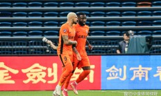 金年会官网荷甲赛程吃紧，广州队今晨篮板制胜，质疑声仍在，轮换策略成焦点的简单介绍