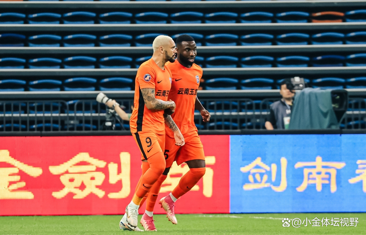 荷甲赛程吃紧，广州队今晨篮板制胜，质疑声仍在，轮换策略成焦点的简单介绍